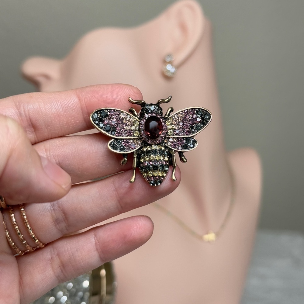⚜️ Purplé Elegant Bee Brooch with Zirconia ❤️🔥🐝 - Picture 3 of 8